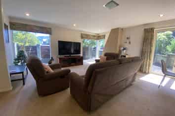 76 Heretaunga Square , Silverstream