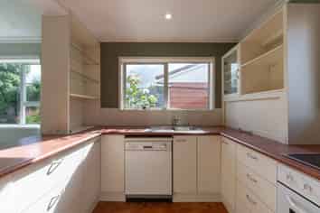 950A River Road, Queenwood