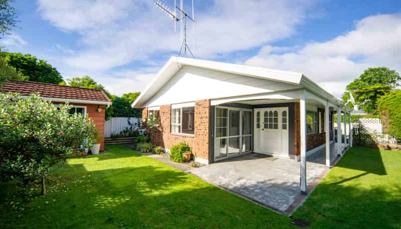 950A River Road, Queenwood