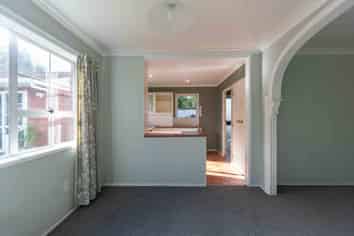 950A River Road, Queenwood