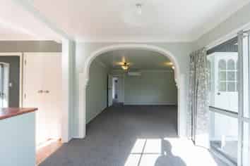 950A River Road, Queenwood