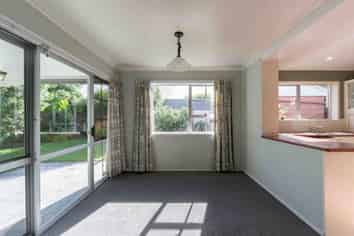 950A River Road, Queenwood