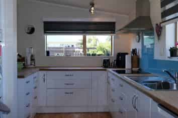 8 ORourke Pl, Otaki Beach