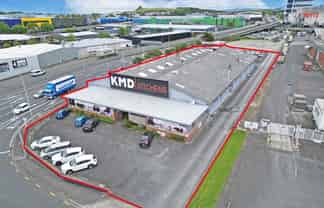 HIGH PROFILE CORNER INDUSTRIAL FACILITY
