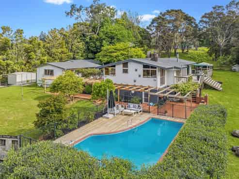 23-25 Mountain Road, Henderson Valley