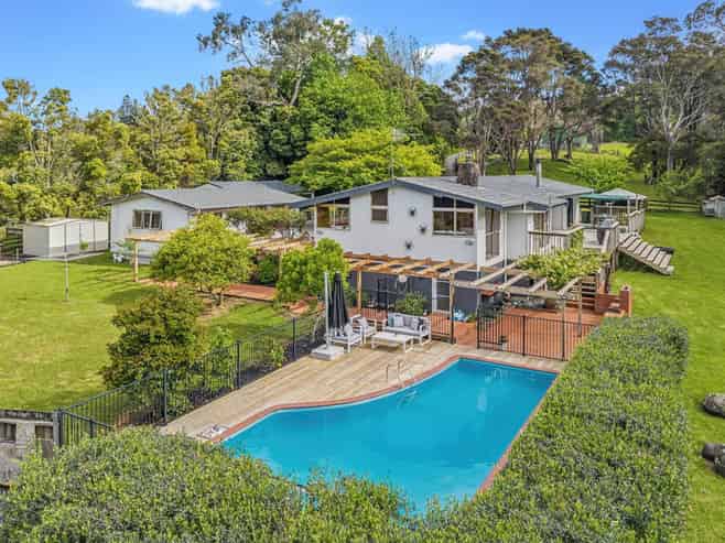 23-25 Mountain Road, Henderson Valley