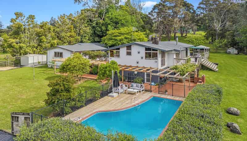 23-25 Mountain Road, Henderson Valley