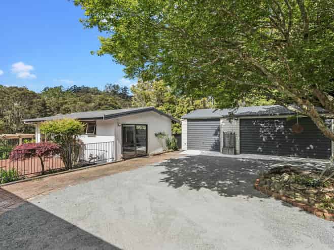 23-25 Mountain Road, Henderson Valley