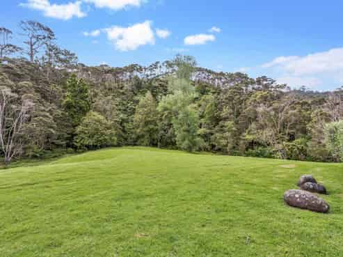 23-25 Mountain Road, Henderson Valley