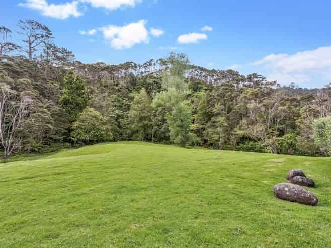 23-25 Mountain Road, Henderson Valley