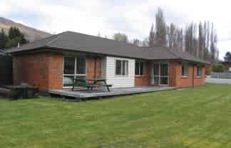 8 Hector Close, Kingston