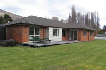 8 Hector Close, Kingston