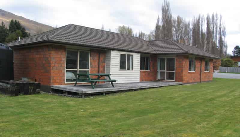 8 Hector Close, Kingston