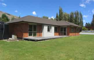 8 Hector Close, Kingston