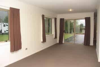 8 Hector Close, Kingston