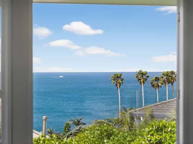 2/33 Gulf View Road, Murrays Bay