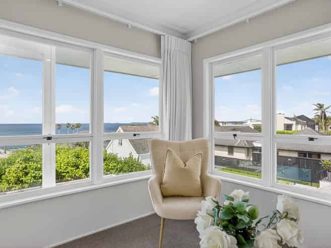 2/33 Gulf View Road, Murrays Bay