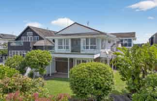 2/33 Gulf View Road, Murrays Bay