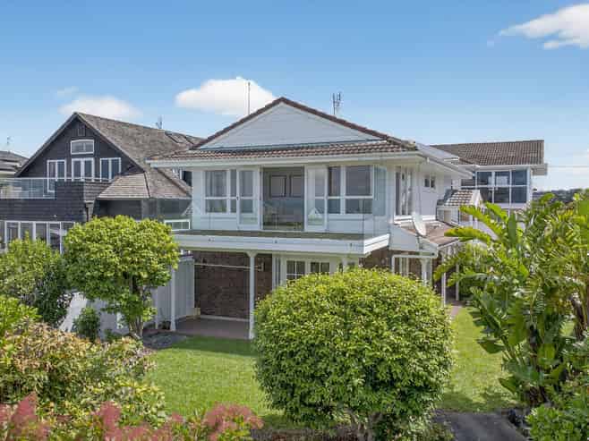 2/33 Gulf View Road, Murrays Bay