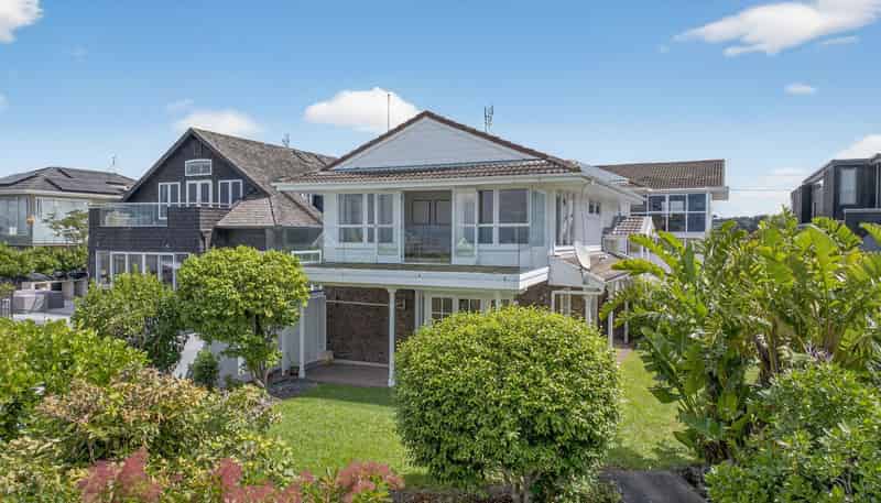 2/33 Gulf View Road, Murrays Bay