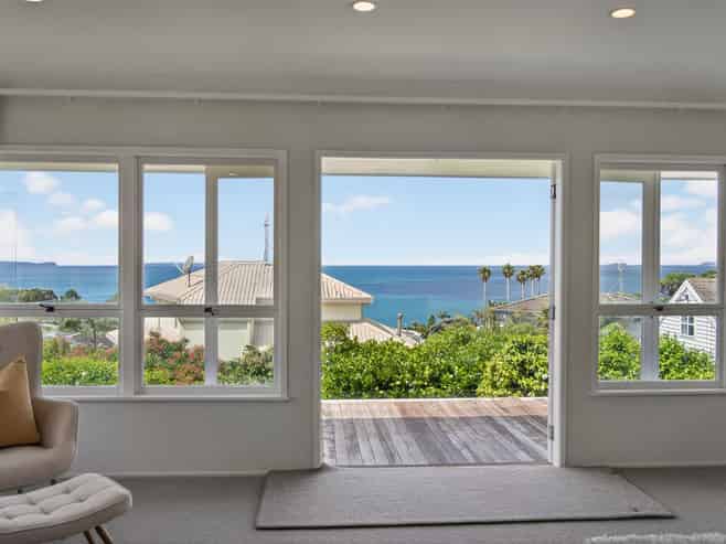 2/33 Gulf View Road, Murrays Bay