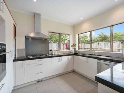 16H Lincoln Road, Henderson