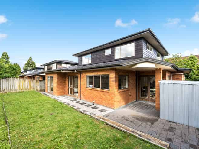 16H Lincoln Road, Henderson