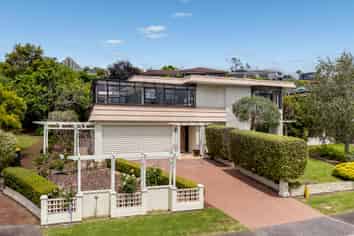 31 Castleton Drive, Mellons Bay