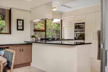 31 Castleton Drive, Mellons Bay