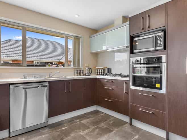 7 Strathmore Gardens, Burwood