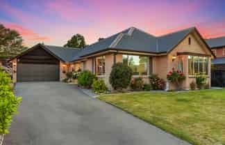 7 Strathmore Gardens, Burwood