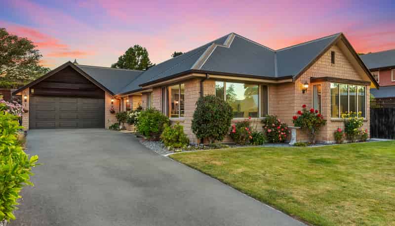 7 Strathmore Gardens, Burwood