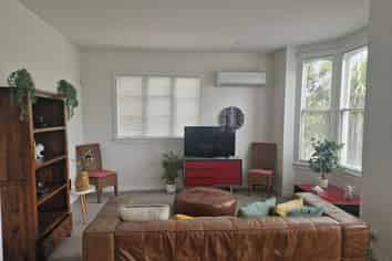 10 Stanley Street, Berhampore