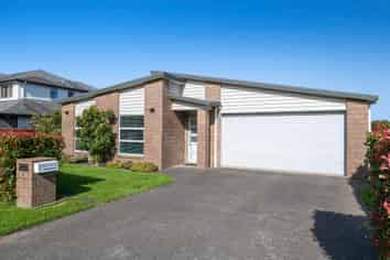 6 Portland Park Road, Millwater