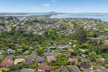 33 Castleton Drive, Mellons Bay