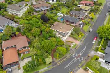 33 Castleton Drive, Mellons Bay