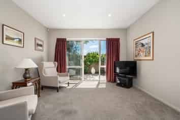 15 Streamside Court, Woolston