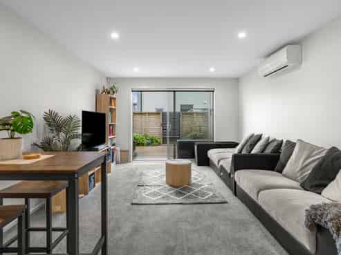 24A Barber Grove, Moera