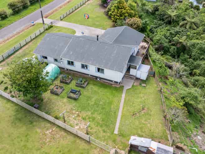 131 Tiromoana Road, Maata