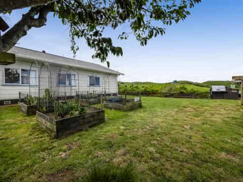 131 Tiromoana Road, Maata