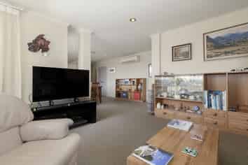 6 Kirtle Close, Pyes Pa