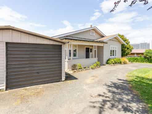 107 Pembroke Street, Hamilton Lake