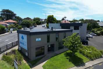 Corner site high exposure Milford office