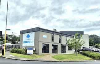 Corner site high exposure Milford office