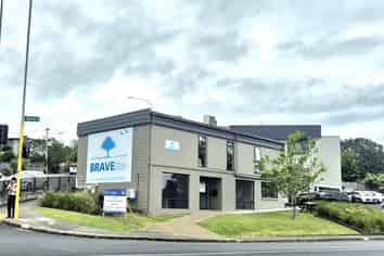 Corner site high exposure Milford office