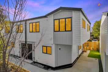 15D Mckean Avenue, Manurewa