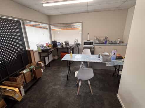 Smart Henderson workspace with excellent access
