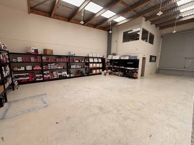 Smart Henderson workspace with excellent access