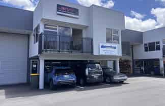 Smart Henderson workspace with excellent access