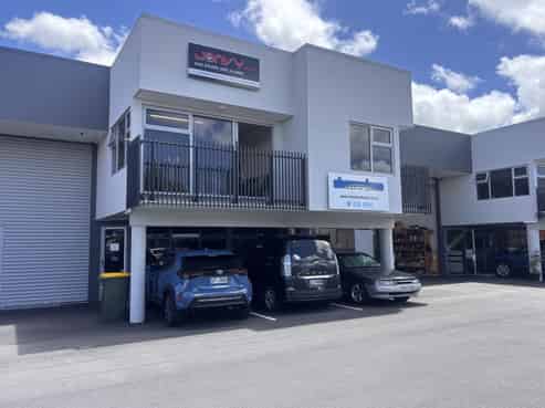 Smart Henderson workspace with excellent access